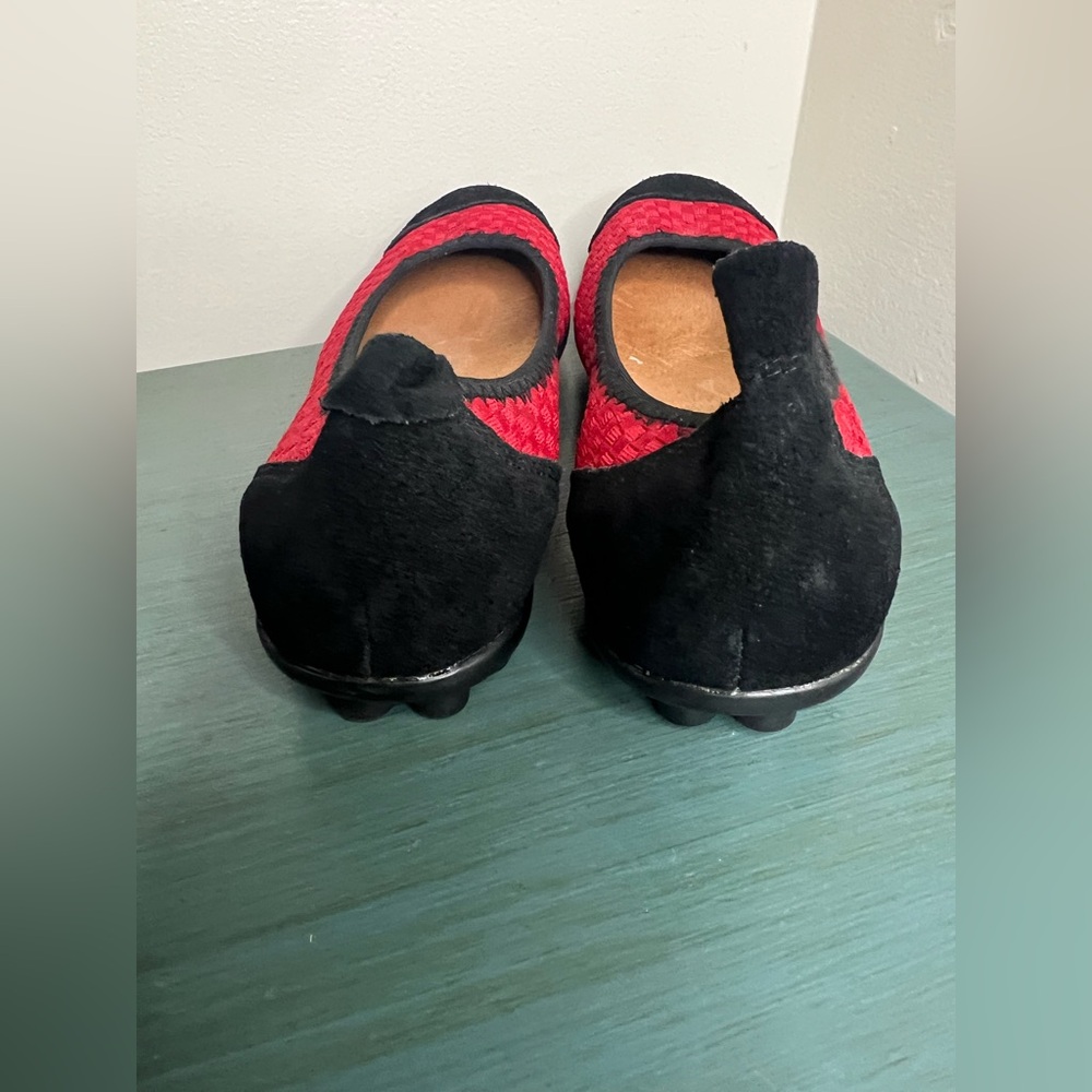 Bernie Mev Red Woven Flats with Black Suede Toe Cap Size 40 comfort - Picture 5 of 6